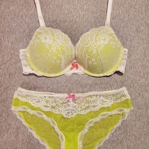 Victoria's Secret Dream Angels Bra 34D Small panty
